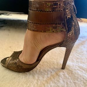 BRAND NEW VINCE CAMUTO SIZE 9.5